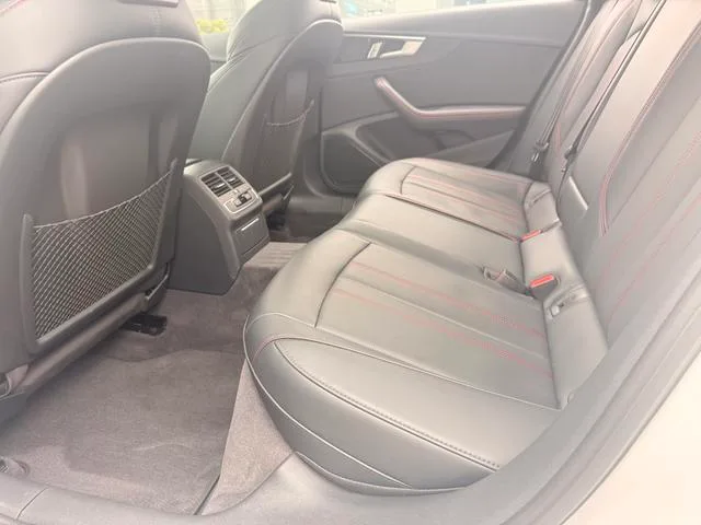 Audi A4L 2025 200 10,000-vehicle Enjoyment Edition 40 TFSI Deluxe Dynamic interior photo 8 Audi A4L 2025 200 10,000-vehicle Enjoyment Edition 40 TFSI Deluxe Dynamic interior photo 8