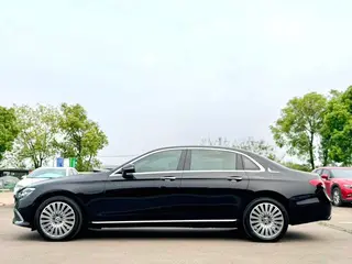 Mercedes-Benz E-Class 2023 E 300 L Estilo de moda Coche exterior foto 3 Mercedes-Benz E-Class 2023 E 300 L Estilo de moda Coche exterior foto 3
