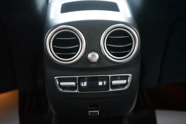 Mercedes-Benz GLC 2022 GLC 300 L 4MATIC Edición tibetana dinámica interior foto 12 Mercedes-Benz GLC 2022 GLC 300 L 4MATIC Edición tibetana dinámica interior foto 12