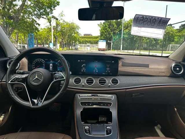 Mercedes-Benz E-Class 2022 E 300 L Luxury type Passenger car exterior photo 4 Mercedes-Benz E-Class 2022 E 300 L Luxury type Passenger car exterior photo 4