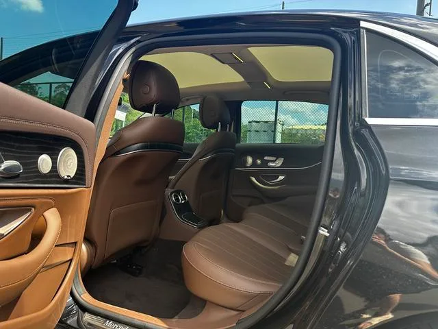 Mercedes-Benz E-Class 2022 E 300 L Luxury type Passenger car interior photo 7 Mercedes-Benz E-Class 2022 E 300 L Luxury type Passenger car interior photo 7