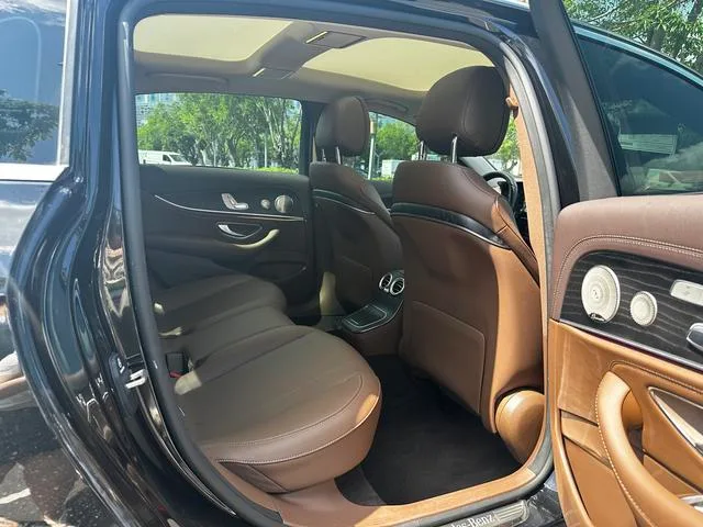 Mercedes-Benz E-Class 2022 E 300 L Luxury type Passenger car interior photo 8 Mercedes-Benz E-Class 2022 E 300 L Luxury type Passenger car interior photo 8