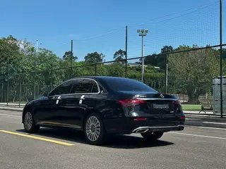Mercedes-Benz E-Class 2022 E 300 L Luxury type Passenger car interior photo 10 Mercedes-Benz E-Class 2022 E 300 L Luxury type Passenger car interior photo 10