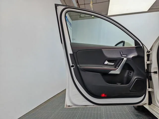 Mercedes-Benz A-Class 2023 A 200 L Sport Sedan Fashion Edition interior photo 13 Mercedes-Benz A-Class 2023 A 200 L Sport Sedan Fashion Edition interior photo 13