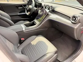 Mercedes-Benz C-Class 2024 C 260 L Versión deportiva interior foto 6 Mercedes-Benz C-Class 2024 C 260 L Versión deportiva interior foto 6