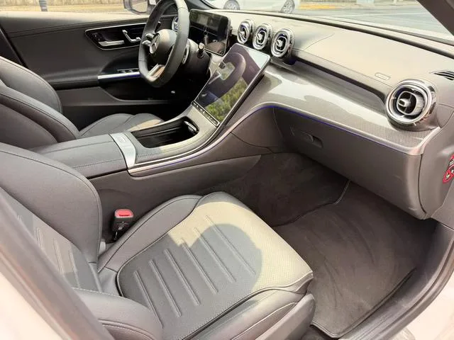 Mercedes-Benz C-Class 2024 C 260 L Versión deportiva interior foto 6 Mercedes-Benz C-Class 2024 C 260 L Versión deportiva interior foto 6