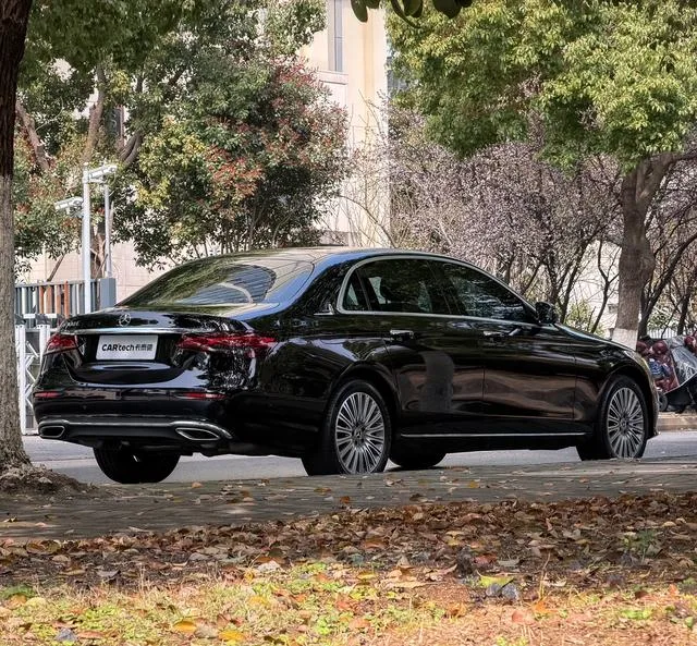 Mercedes-Benz E-Class 2023 E 300 L Luxury type Passenger car exterior photo 4