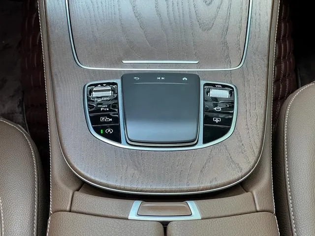 Mercedes-Benz E-Class 2023 E 300 L Luxury type Passenger car interior photo 17