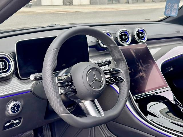 Mercedes-Benz C-Class 2022 C 260 L Sports version interior photo 10 Mercedes-Benz C-Class 2022 C 260 L Sports version interior photo 10