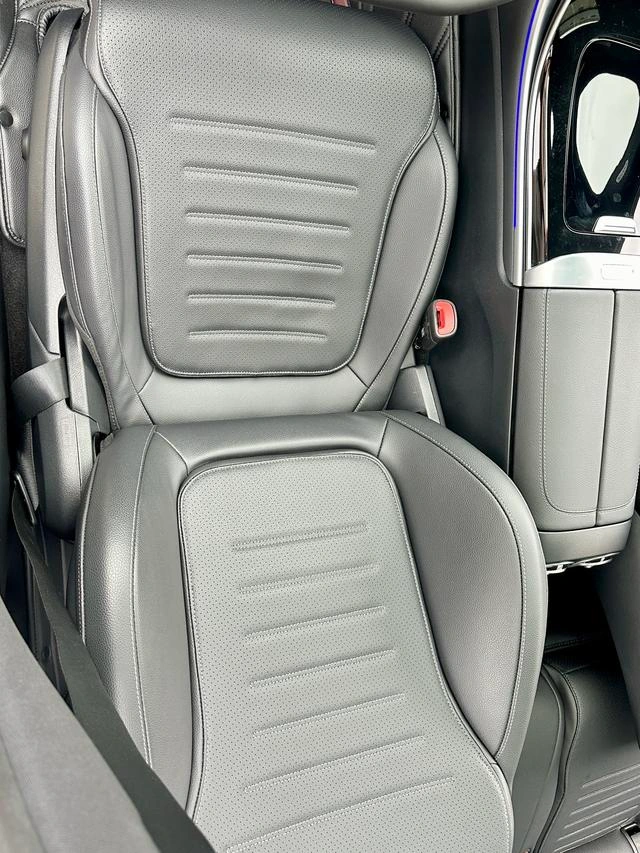 Mercedes-Benz C-Class 2022 C 260 L Sports version interior photo 14 Mercedes-Benz C-Class 2022 C 260 L Sports version interior photo 14