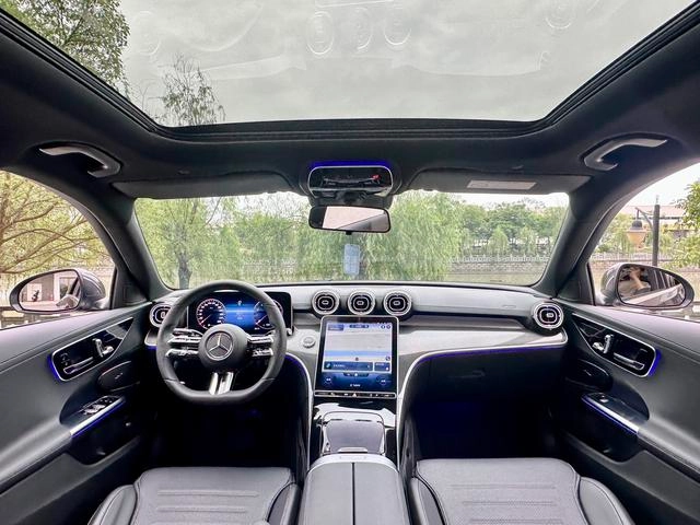 Mercedes-Benz C-Class 2022 C 260 L Sports version interior photo 15 Mercedes-Benz C-Class 2022 C 260 L Sports version interior photo 15