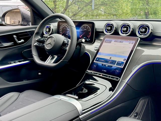 Mercedes-Benz C-Class 2022 C 260 L Sports version interior photo 17 Mercedes-Benz C-Class 2022 C 260 L Sports version interior photo 17