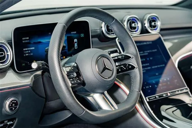 Mercedes-Benz C-Class 2024 Tres cambios C 260 L Versión deportiva exterior foto 9 Mercedes-Benz C-Class 2024 Tres cambios C 260 L Versión deportiva exterior foto 9