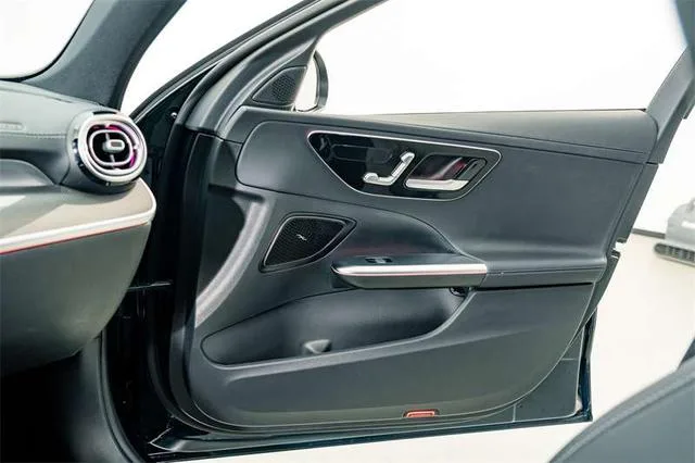 Mercedes-Benz C-Class 2024 Tres cambios C 260 L Versión deportiva interior foto 11 Mercedes-Benz C-Class 2024 Tres cambios C 260 L Versión deportiva interior foto 11