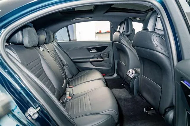 Mercedes-Benz C-Class 2024 Tres cambios C 260 L Versión deportiva interior foto 17 Mercedes-Benz C-Class 2024 Tres cambios C 260 L Versión deportiva interior foto 17