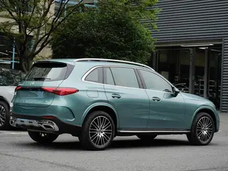 Mercedes-Benz GLC 2025 GLC 300 L 4MATIC Luxury type 5 seat exterior photo 4 Mercedes-Benz GLC 2025 GLC 300 L 4MATIC Luxury type 5 seat exterior photo 4