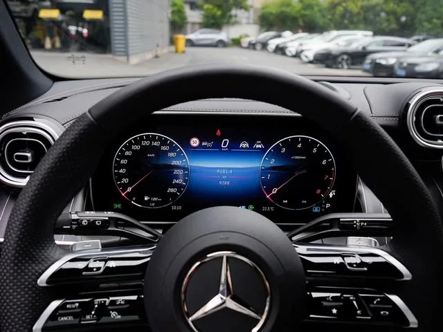 Mercedes-Benz GLC 2025 GLC 300 L 4MATIC Luxury type 5 seat exterior photo 9 Mercedes-Benz GLC 2025 GLC 300 L 4MATIC Luxury type 5 seat exterior photo 9