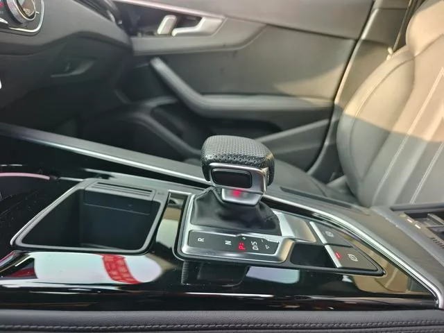 Audi A4L 2024 40 TFSI Роскошный динамичный тип Звездная ночь версия интерьер фото 17