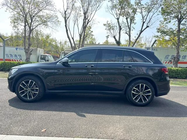 Mercedes-Benz GLC 2021 GLC 260 L 4MATIC Luxury type exterior photo 3 Mercedes-Benz GLC 2021 GLC 260 L 4MATIC Luxury type exterior photo 3