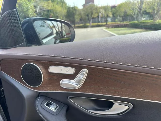 Mercedes-Benz GLC 2021 GLC 260 L 4MATIC Luxury type exterior photo 5 Mercedes-Benz GLC 2021 GLC 260 L 4MATIC Luxury type exterior photo 5