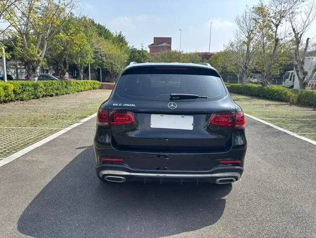 Mercedes-Benz GLC 2021 GLC 260 L 4MATIC Luxury type interior photo 9 Mercedes-Benz GLC 2021 GLC 260 L 4MATIC Luxury type interior photo 9