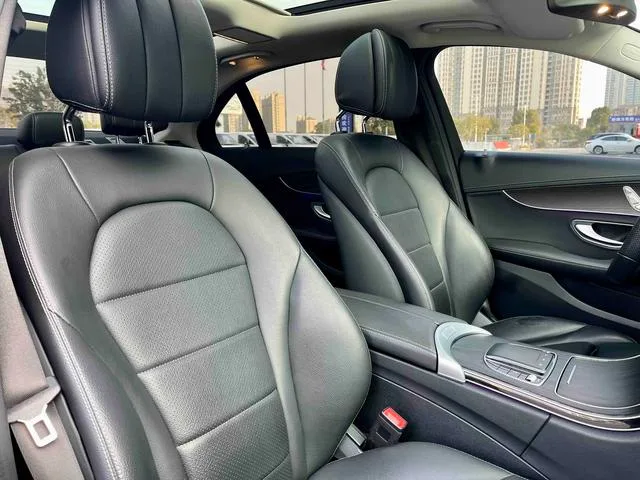 Mercedes-Benz C-Class 2020 C 200 L Mode version sport intérieur photo 14 Mercedes-Benz C-Class 2020 C 200 L Mode version sport intérieur photo 14