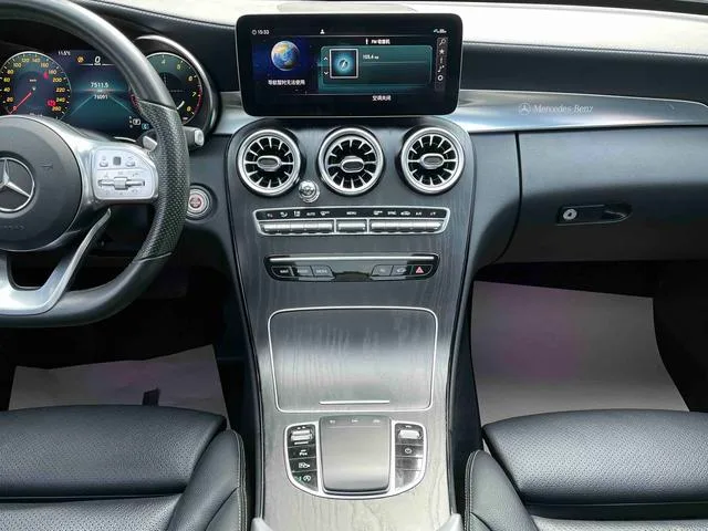 Mercedes-Benz C-Class 2020 C 200 L Mode version sport intérieur photo 17 Mercedes-Benz C-Class 2020 C 200 L Mode version sport intérieur photo 17