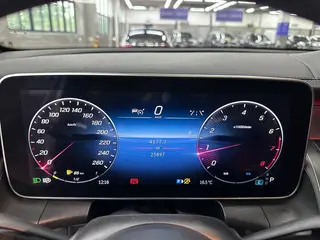 Mercedes-Benz GLC 2023 GLC 260 L 4MATIC De lujo 5 Asiento interior foto 13 Mercedes-Benz GLC 2023 GLC 260 L 4MATIC De lujo 5 Asiento interior foto 13