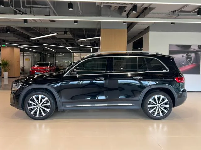 Mercedes-Benz GLB 2024 GLB 220 Estilo de moda exterior foto 3 Mercedes-Benz GLB 2024 GLB 220 Estilo de moda exterior foto 3