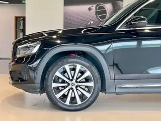 Mercedes-Benz GLB 2024 GLB 220 Estilo de moda exterior foto 4 Mercedes-Benz GLB 2024 GLB 220 Estilo de moda exterior foto 4