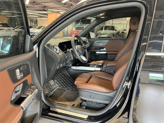Mercedes-Benz GLB 2024 GLB 220 Estilo de moda exterior foto 8 Mercedes-Benz GLB 2024 GLB 220 Estilo de moda exterior foto 8
