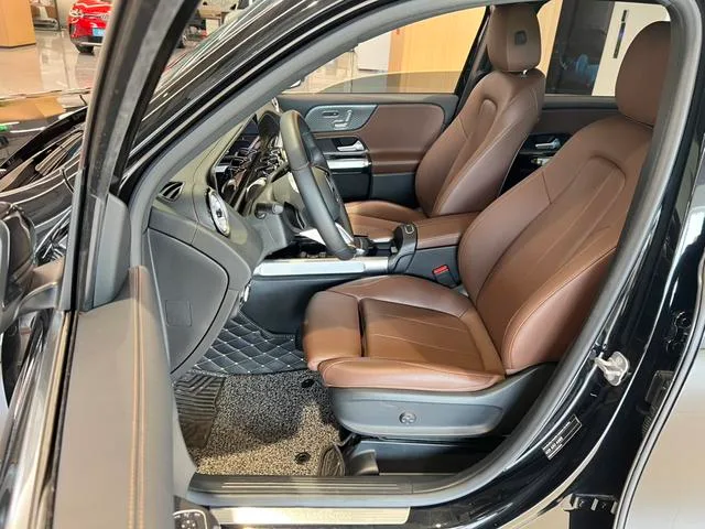 Mercedes-Benz GLB 2024 GLB 220 Estilo de moda interior foto 9 Mercedes-Benz GLB 2024 GLB 220 Estilo de moda interior foto 9