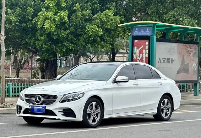 Mercedes-Benz C-Class 2021 C 260 L Versión deportiva exterior foto 1 Mercedes-Benz C-Class 2021 C 260 L Versión deportiva exterior foto 1