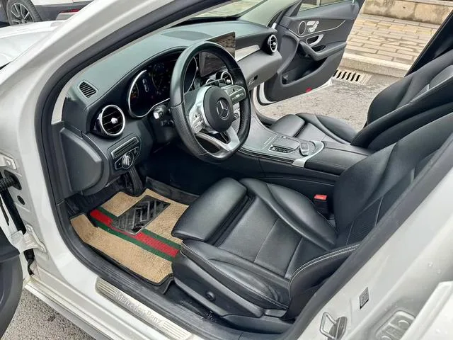 Mercedes-Benz C-Class 2021 C 260 L Versión deportiva interior foto 6 Mercedes-Benz C-Class 2021 C 260 L Versión deportiva interior foto 6
