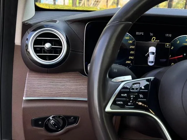 Mercedes-Benz E-Class 2021 Restyling E 300 L Luxury type Passenger car interior photo 18 Mercedes-Benz E-Class 2021 Restyling E 300 L Luxury type Passenger car interior photo 18