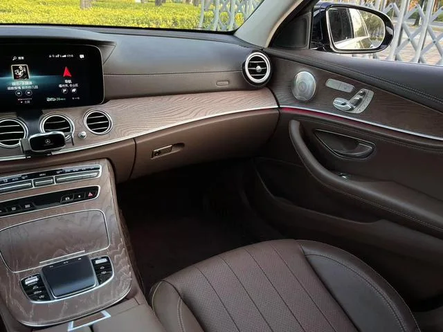Mercedes-Benz E-Class 2021 Restyling E 300 L Luxury type Passenger car interior photo 19 Mercedes-Benz E-Class 2021 Restyling E 300 L Luxury type Passenger car interior photo 19