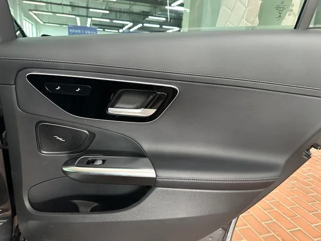 Mercedes-Benz C-Class 2022 Mise à jour C 200 L Version sportive intérieur photo 18 Mercedes-Benz C-Class 2022 Mise à jour C 200 L Version sportive intérieur photo 18