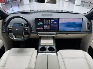 Li Auto L9 2022 Max Edición interior foto 15