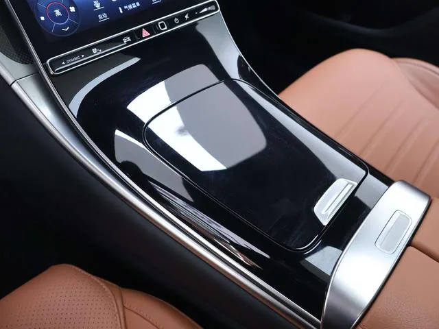 Mercedes-Benz GLC 2023 GLC 260 L 4MATIC Dynamic 5 seat interior photo 13 Mercedes-Benz GLC 2023 GLC 260 L 4MATIC Dynamic 5 seat interior photo 13