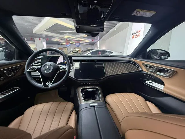 Mercedes-Benz E-Class 2024 Restyling E 300 L Fashionable Passenger car exterior photo 4 Mercedes-Benz E-Class 2024 Restyling E 300 L Fashionable Passenger car exterior photo 4