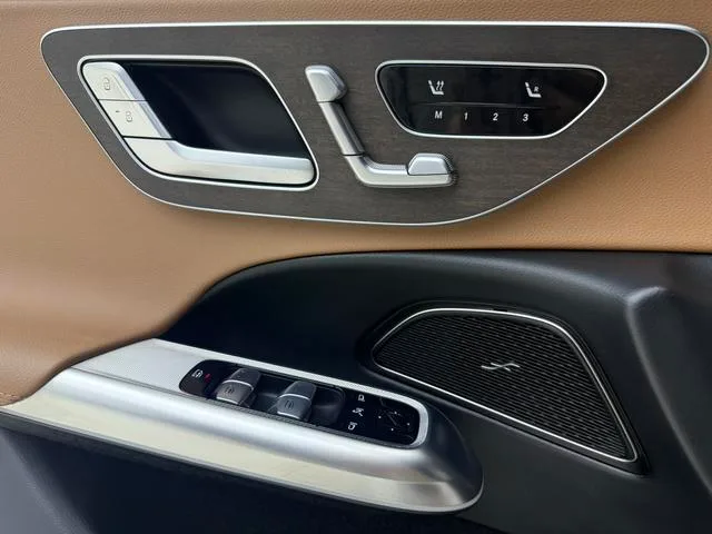 Mercedes-Benz E-Class 2024 Restyling E 300 L Fashionable Passenger car exterior photo 6 Mercedes-Benz E-Class 2024 Restyling E 300 L Fashionable Passenger car exterior photo 6