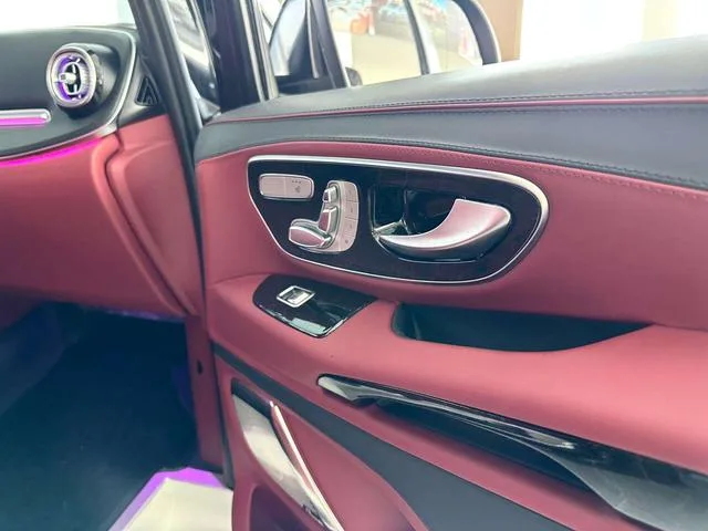 Mercedes-Benz Vito 2023 2.0T Edición de negocios 7 Asiento interior foto 20 Mercedes-Benz Vito 2023 2.0T Edición de negocios 7 Asiento interior foto 20