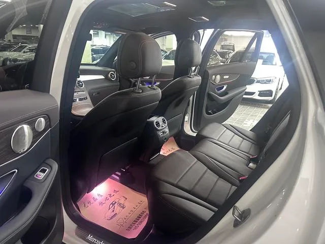 Mercedes-Benz GLC 2022 GLC 300 L 4MATIC Dinámico interior foto 9 Mercedes-Benz GLC 2022 GLC 300 L 4MATIC Dinámico interior foto 9