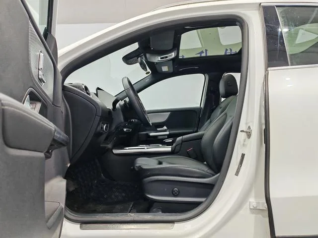 Mercedes-Benz GLA 2023 Reforma GLA 200 interior foto 11 Mercedes-Benz GLA 2023 Reforma GLA 200 interior foto 11