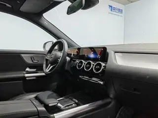 Mercedes-Benz GLA 2023 Reforma GLA 200 interior foto 15 Mercedes-Benz GLA 2023 Reforma GLA 200 interior foto 15