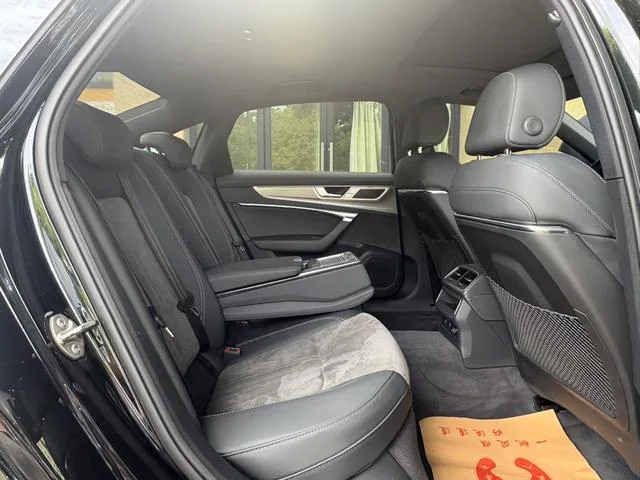 Audi A6L 2023 40 TFSI Deluxe Elegant interior photo 10 Audi A6L 2023 40 TFSI Deluxe Elegant interior photo 10