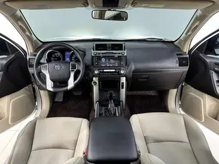 Toyota Prado 2010 4.0L Automatique TX-L intérieur photo 11 Toyota Prado 2010 4.0L Automatique TX-L intérieur photo 11
