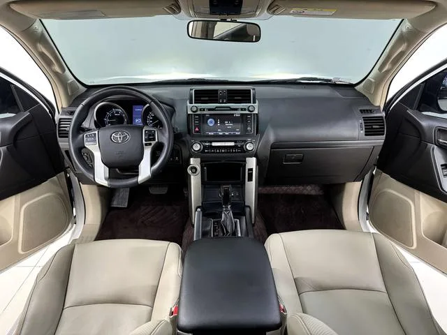 Toyota Prado 2010 4.0L Automatique TX-L intérieur photo 11 Toyota Prado 2010 4.0L Automatique TX-L intérieur photo 11
