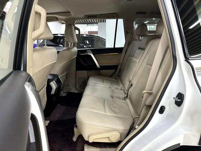 Toyota Prado 2010 4.0L Automatique TX-L intérieur photo 13 Toyota Prado 2010 4.0L Automatique TX-L intérieur photo 13