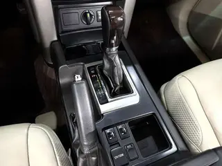 Toyota Prado 2010 4.0L Automatique TX-L intérieur photo 18 Toyota Prado 2010 4.0L Automatique TX-L intérieur photo 18